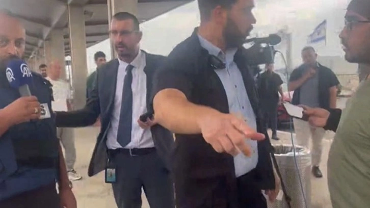 Anadolu Ajansı'na İsrail polisinden skandal müdahale! Kamera o anları kaydetti