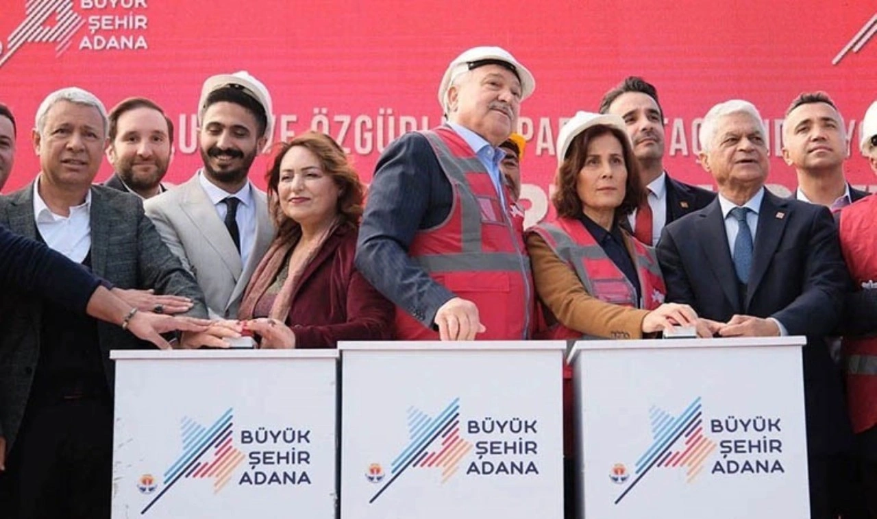 Başkan Karalar temeli attı: Kurtuluş coşkusu Adana’yı sardı