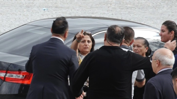 Çiçeği burnunda başkan Özgür Özel'e protesto: Kılıçdaroğlu sana ekmek yedirdi