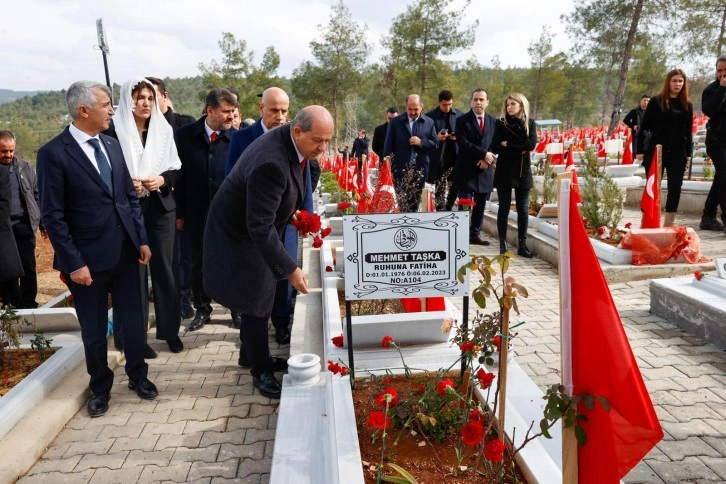 Cumhurbaşkanı Tatar, Kahramanmaraş'ta Deprem Şehitliği’ni ziyaret etti