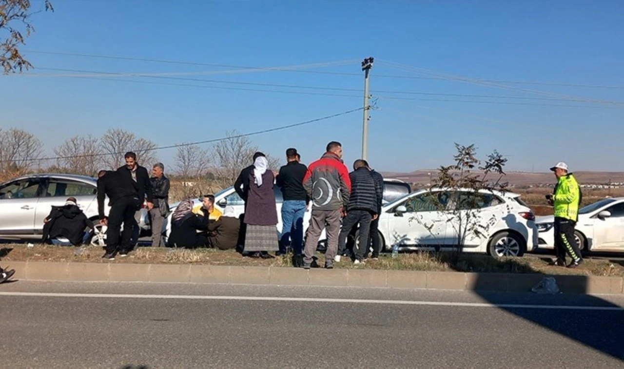 Diyarbakır'da 4 araçlık zincirleme kaza: 2’si ağır, 8 yaralı