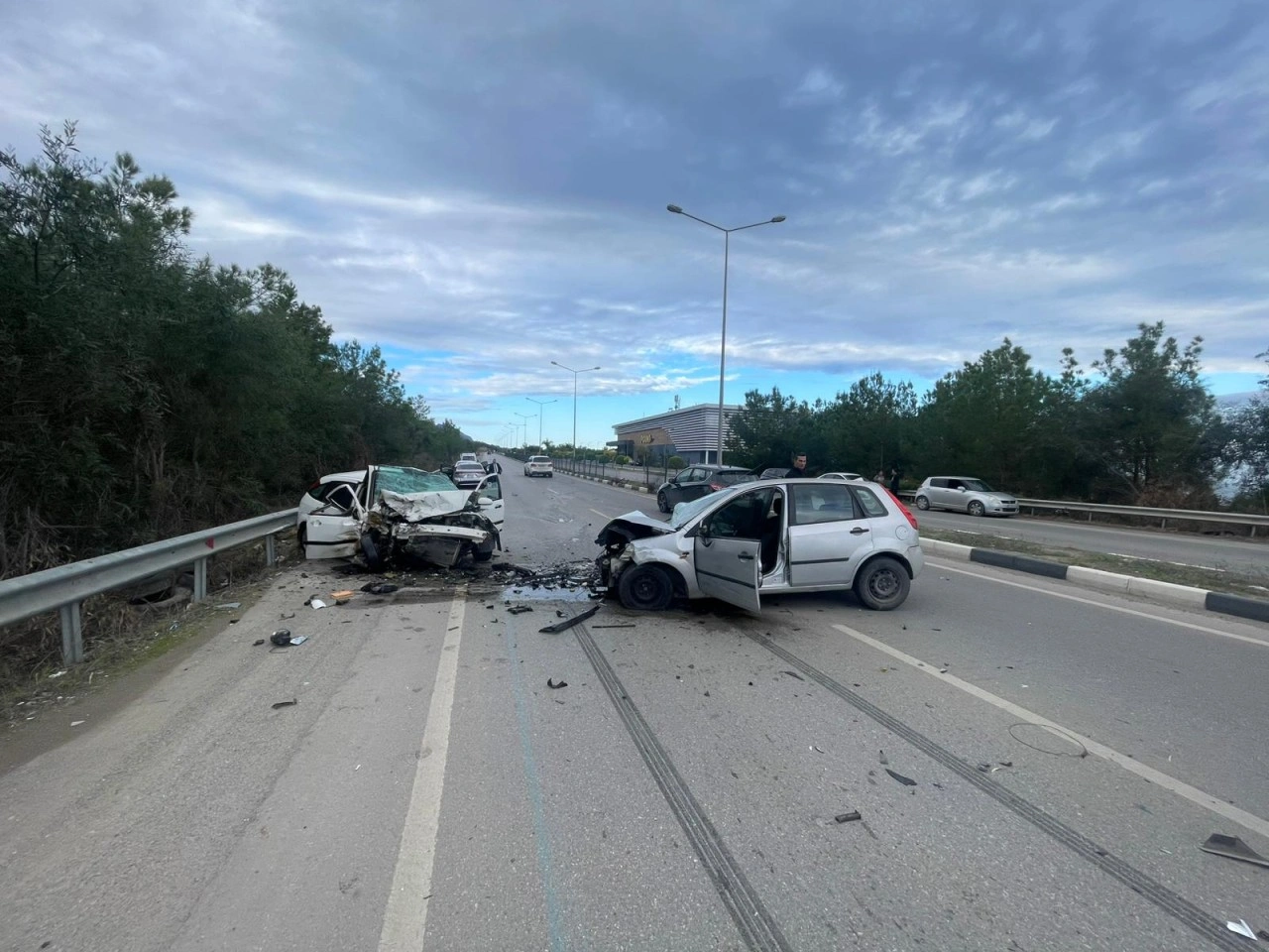 Girne'de zincirleme trafik kazası. Üç kişi yaralandı