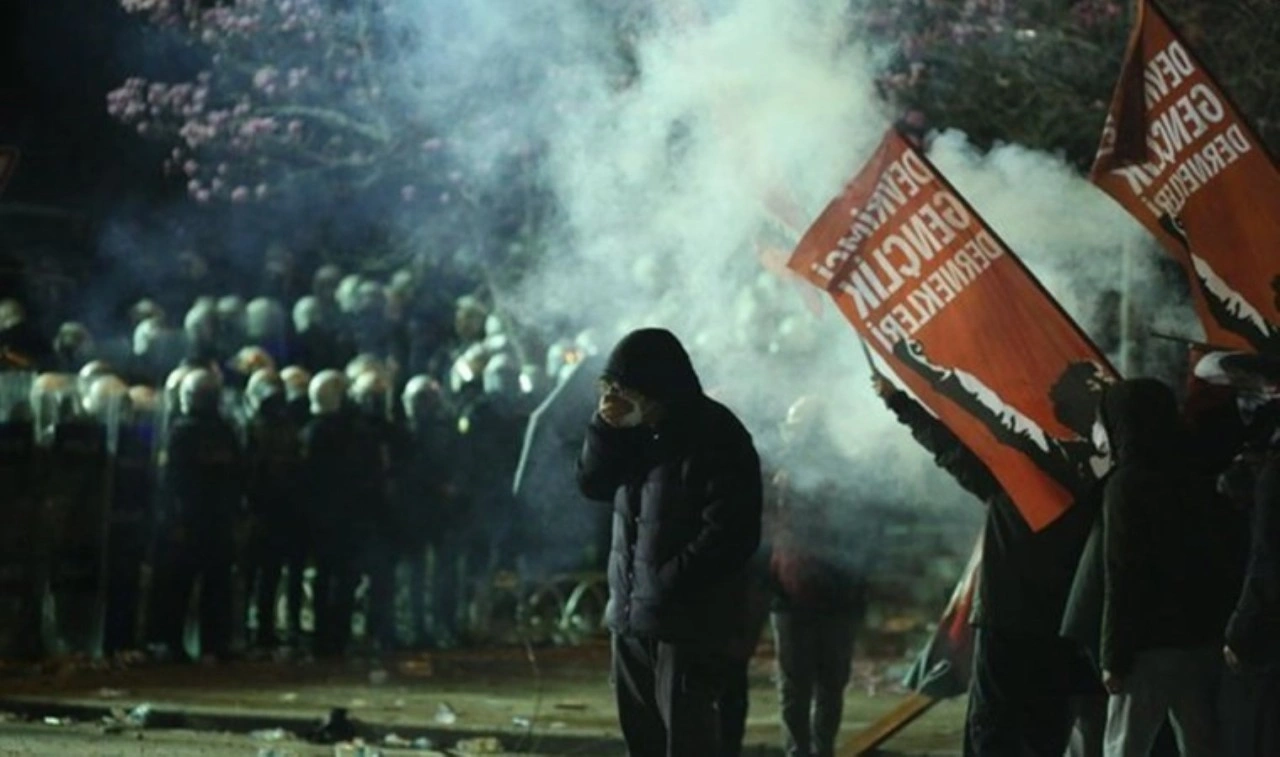 İçişleri Bakanı Yerlikaya duyurdu: 'İmamoğlu' eylemlerinde 1418 kişi gözaltına alındı!