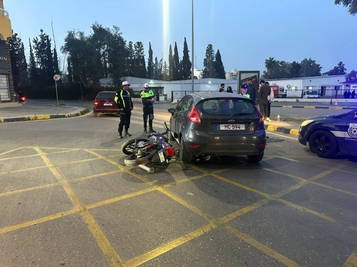 Lefkoşa'da trafik kazası..Motosiklet sürücüsü ağır yaralandı