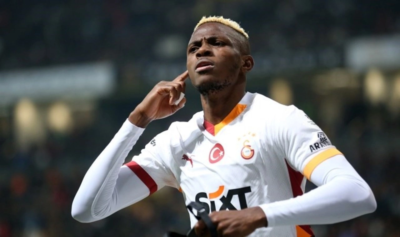 Menajeri ile görüşmeler başladı: Premier Lig devinden Victor Osimhen hamlesi!