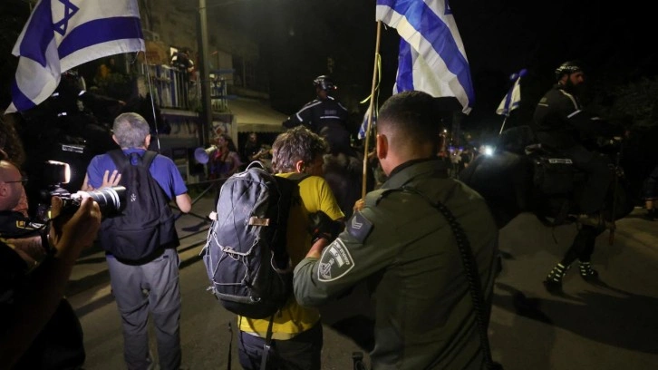 Netanyahu'nun konutuna yürüyen İsrailli protestoculara polisten sert müdahale