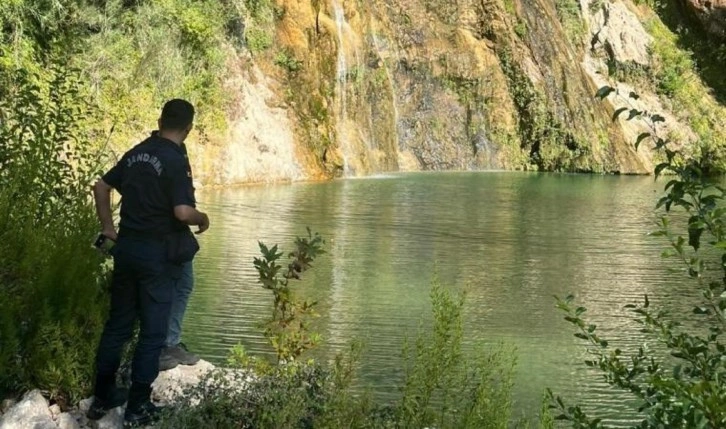 Şelalede suya giren İranlı boğuldu