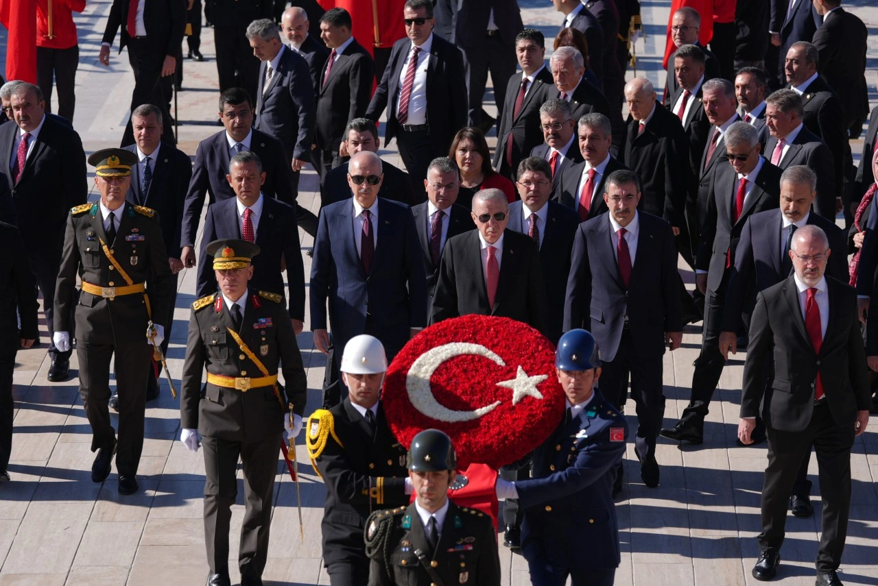 TC Cumhurbaşkanı Erdoğan başkanlığındaki devlet erkanı Anıtkabir'i ziyaret etti