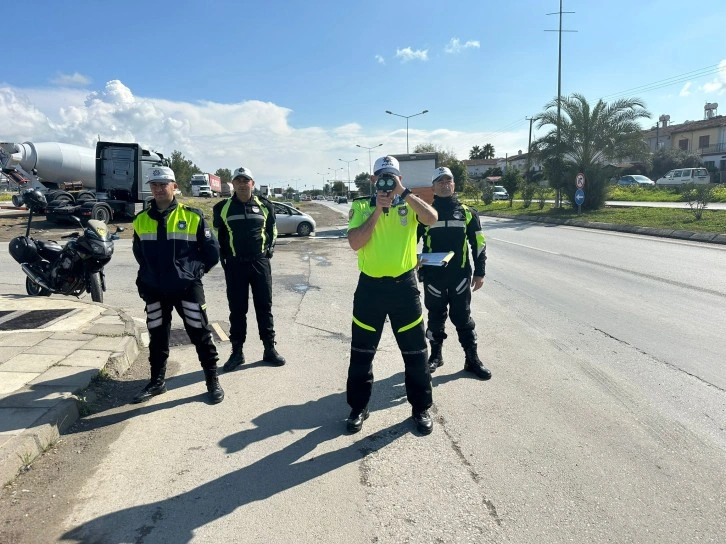 Trafikte denetim. 461 sürücü rapor, 51 araçsa trafikten men edildi