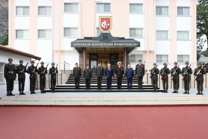 Türkiye Milli Savunma Bakanı Güler, KKTC'de Boğaz Şehitliğini ziyaret etti