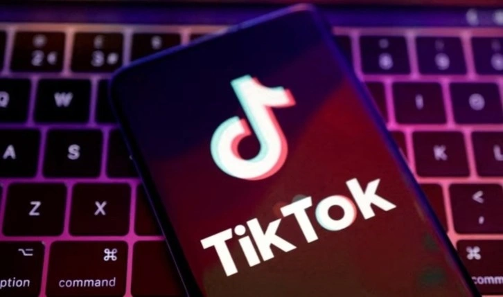 Yeni araştırma uyarıyor! TikTok izlemek genç kadınların psikolojisini bozuyor!