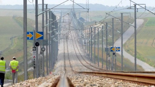 Avrupa Parlamentosu milletvekillerini taşıyan tren &#8220;patlama&#8221; nedeniyle boşaltıldı