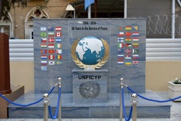 BM Barış Gücü’nün adadaki 60 yıllık varlığını simgeleyen anıtın açılışı ara bölgede yapıldı