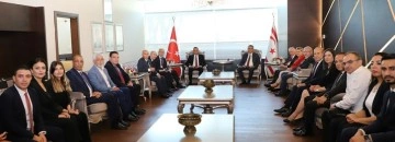 Erhürman, Özel ve beraberindeki heyeti karşıladı