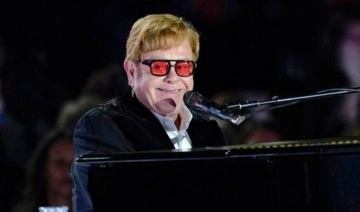 Görme sorunuyla mücadele ettiğini açıklayan Elton John: 'Mezar taşıma harika bir baba yazın&#03