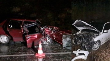 İzmir'de korkunç kaza. Otomobiller çarpıştı; belediye personeli öldü, sürücü ağır yaralı
