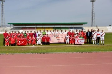 Kadınların da yer aldığı Meclis Futbol Takımı Milli Takım’la gösteri maçı yaptı