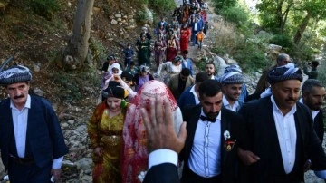 Şırnak'ta 2 gün 2 gece süren aşiret düğünü. 4,5 milyon değerinde takı takıldı